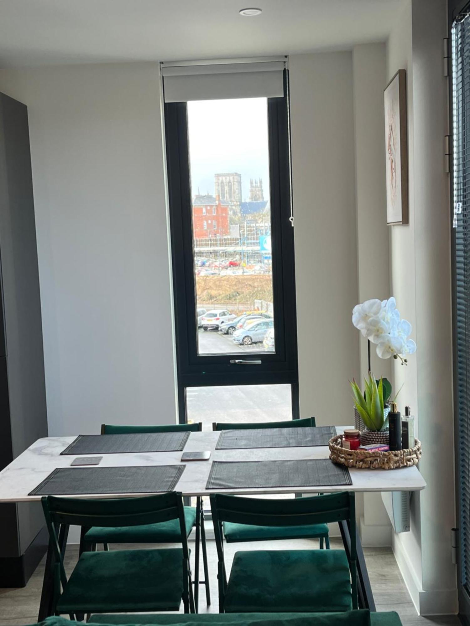 Superb New Build City Centre Flat And Gym ヨーク エクステリア 写真